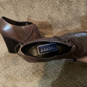 Women’s heeled shoes. Size 7.5. Like news